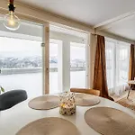 Fjord View In With Free Parking דירה