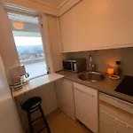 Fjord View In With Free Parking דירה