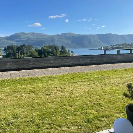 Fjord View In With Free Parking *
