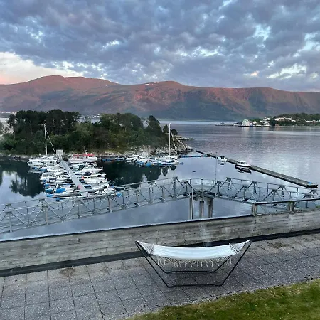 Fjord View In With Free Parking *