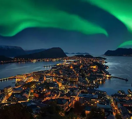Apartment Fjord View In With Free Parking Alesund