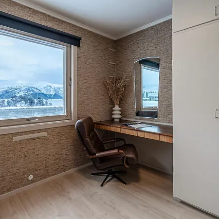 Fjord View In With Free Parking Alesund