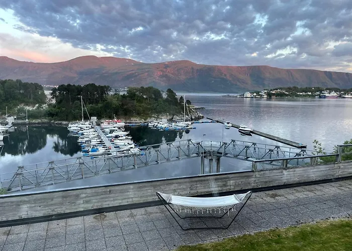 Fjord View In With Free Parking *