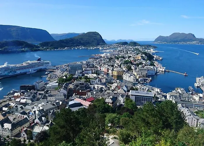 Fjord View In With Free Parking Ålesund