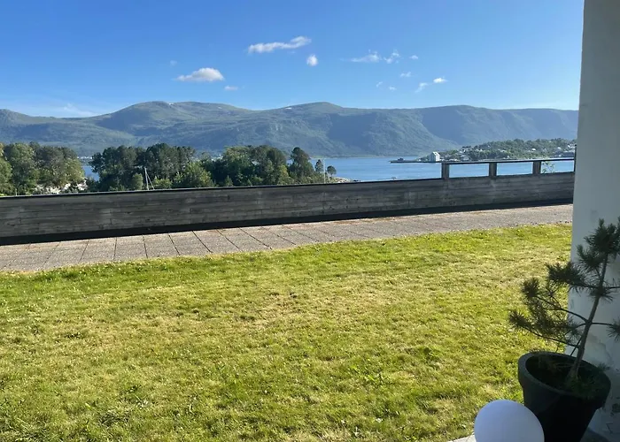 Fjord View In With Free Parking *